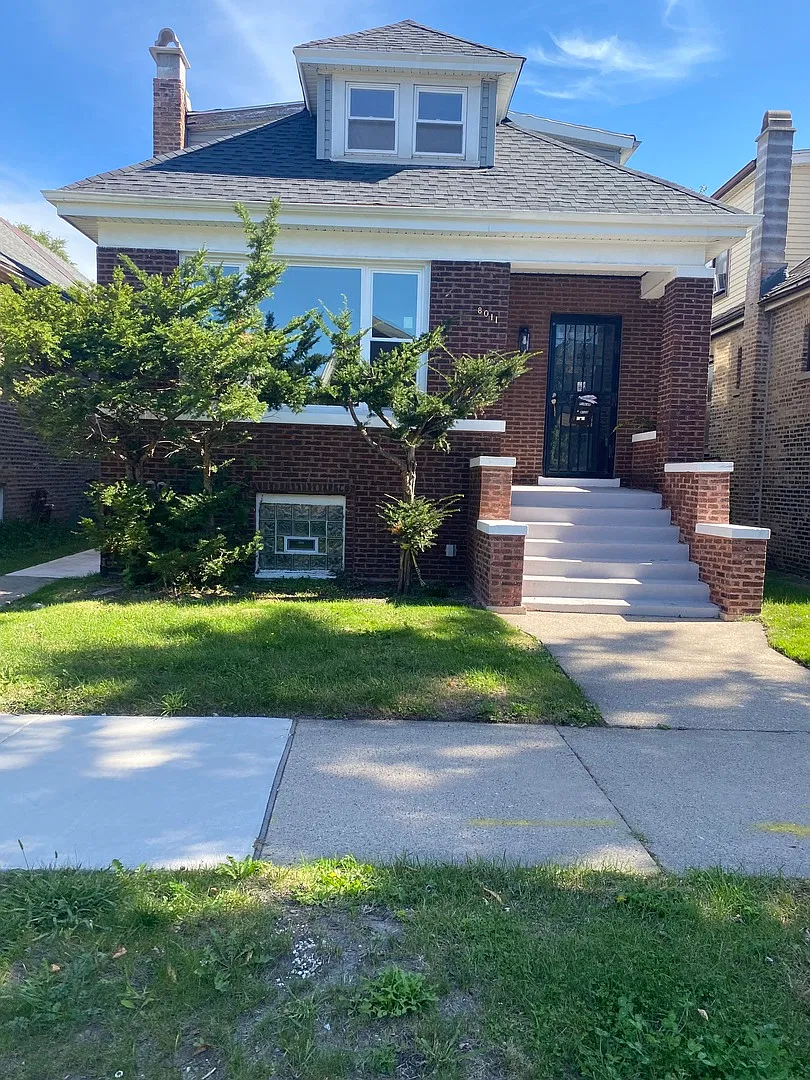 8011 S Dante Ave — Photo 1
