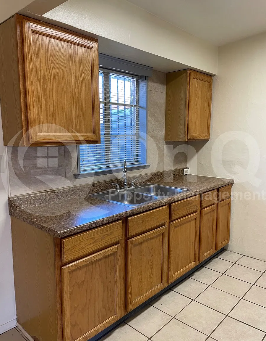 3 bed, 2.0 bath, 820 sqft, $1,150 — Photo 3