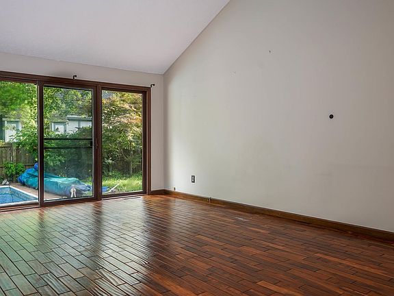 3rd image of 3 Chatsford Ct