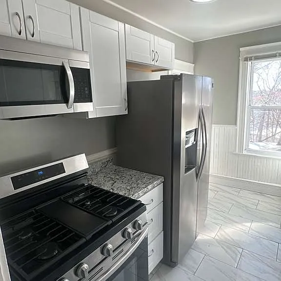 292 Burnside Ave #3 — Photo 1