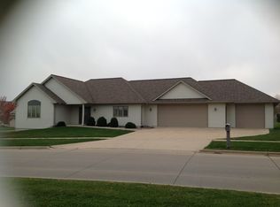 1015 E 7th St, Pella, IA 50219