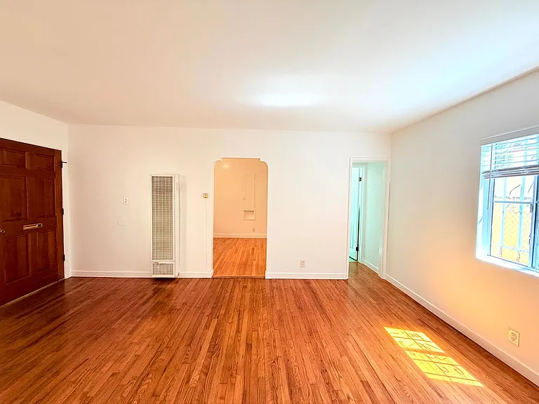 637 E. Rose Avenue — Photo 6