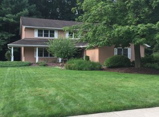 12900 Strathmore Dr, Valley View, OH