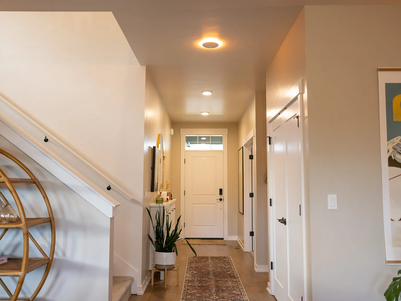 5 bed, 2.5 bath, 2441 sqft, $4,000 — Photo 2