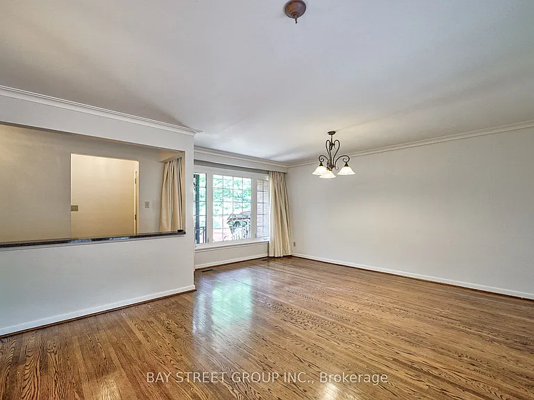35 Camwood Cres — Photo 8