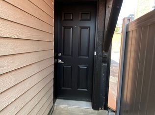 395 Gladstone Ave #B, Ottawa, ON K2P 0Y9