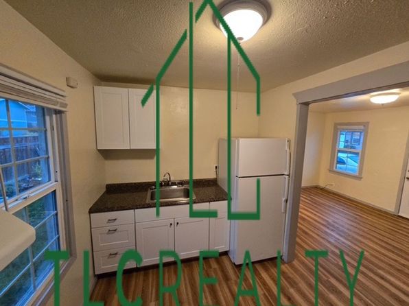 1001-1021 SE Chicago St #1015