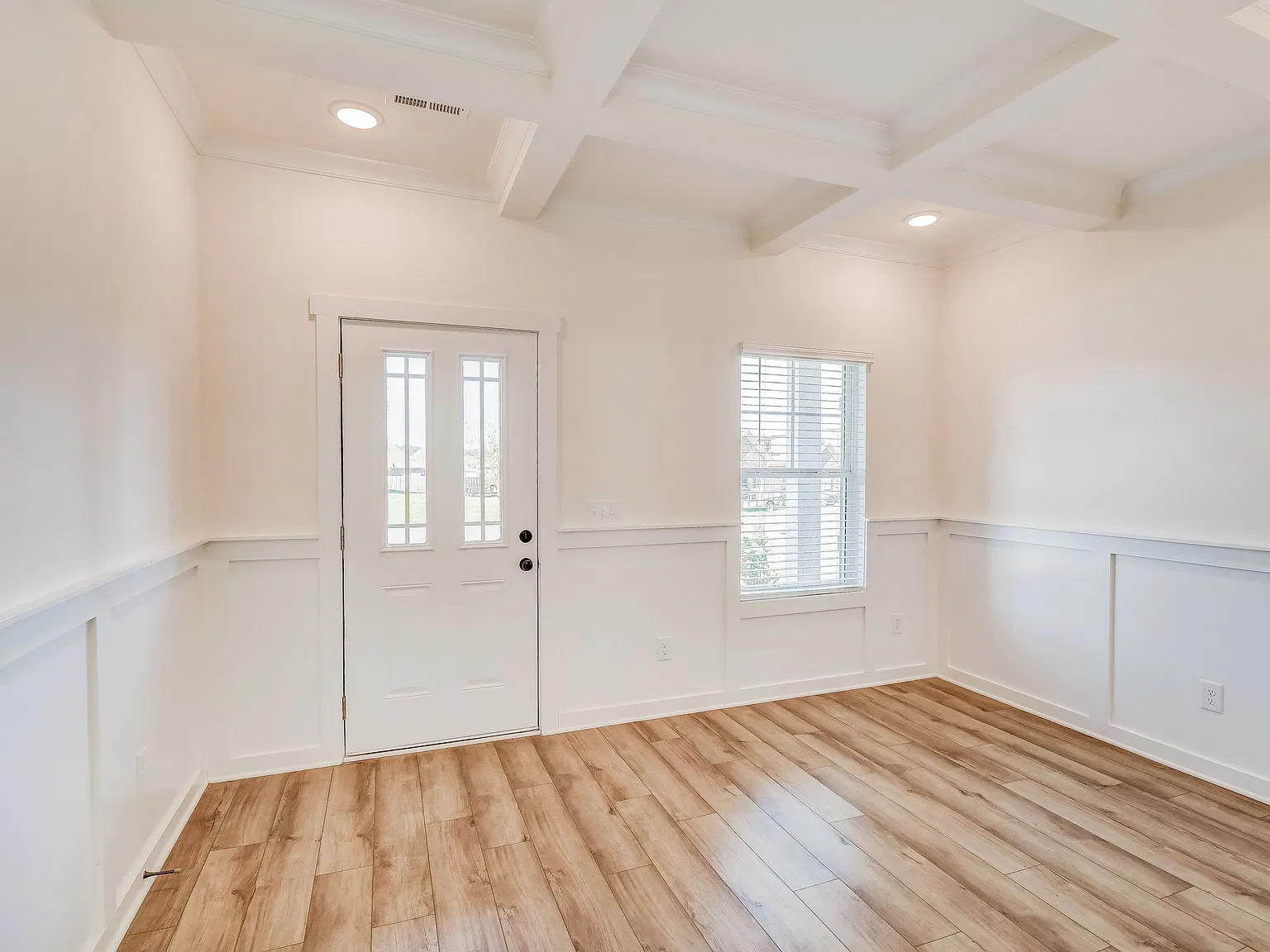 4 bed, 2.5 bath, 2091 sqft, $2,175 — Photo 2