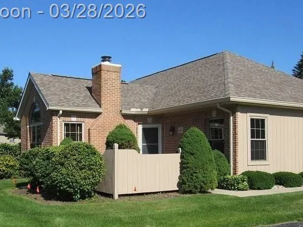 607 Perry Creek Dr, Grand Blanc, MI 48439