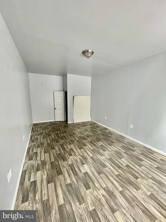 3 bed, 1.0 bath, $1,400 — Photo 1