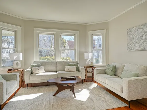 22 Davis Rd #1, Belmont, MA 02478