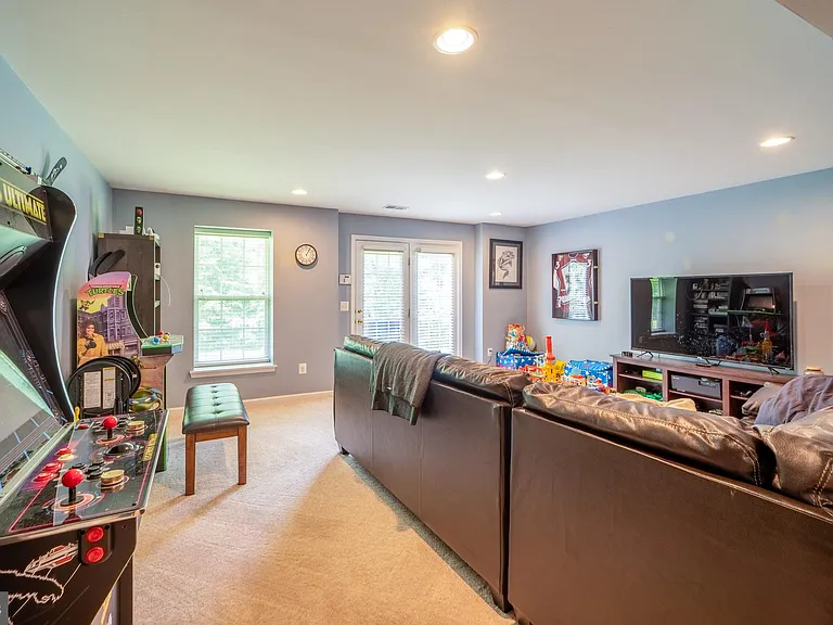 18081 Camdenhurst Dr — Photo 58