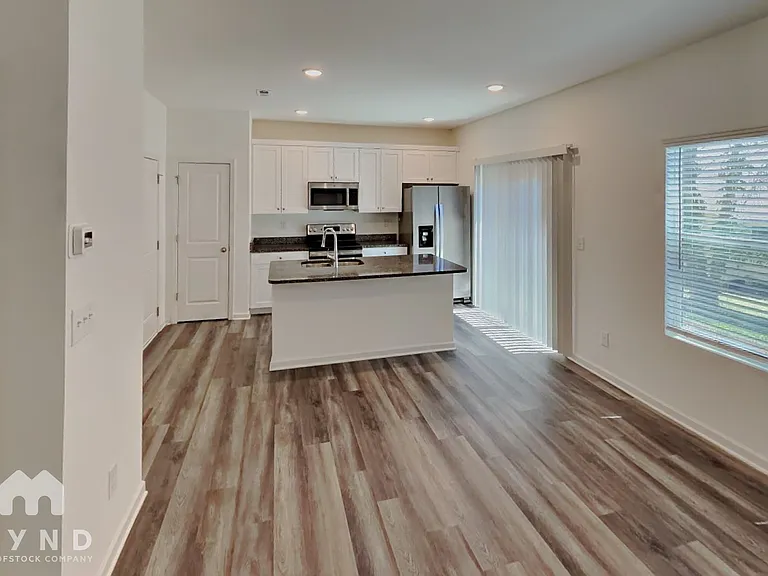 313 Cloverdale Ct — Photo 7
