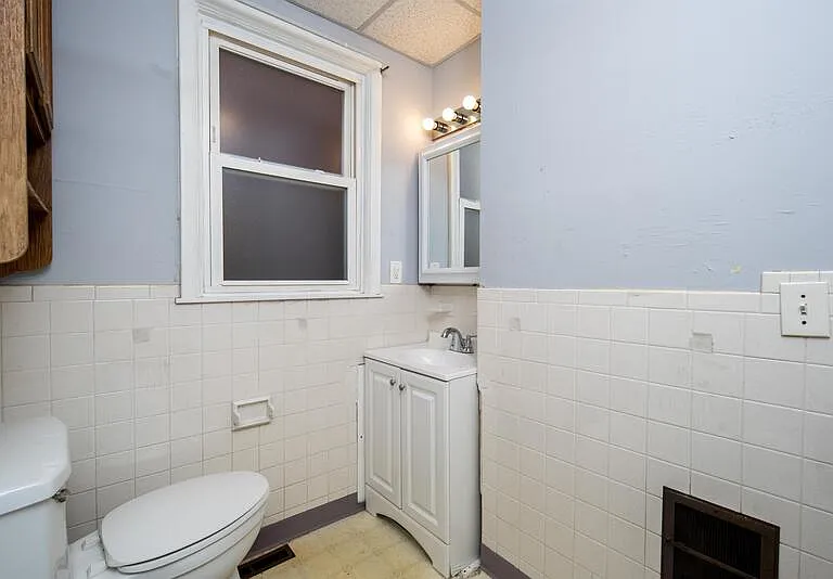 450 Yates St #2 — Photo 9
