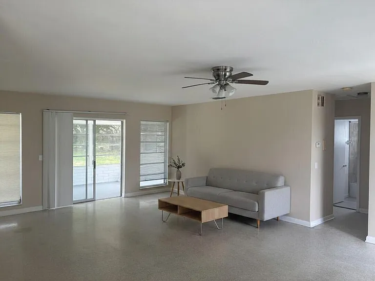 213 NE Prima Vista Blvd — Photo 9