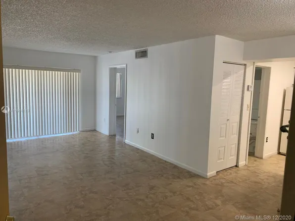 15201 SW 80th St APT 205, Miami, FL 33193