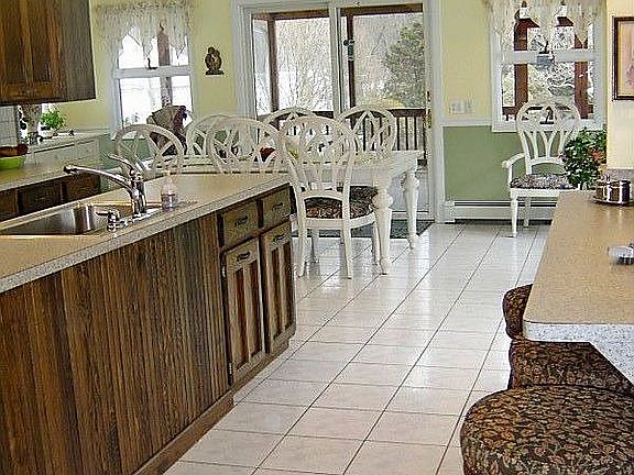 eat in kitchen with island