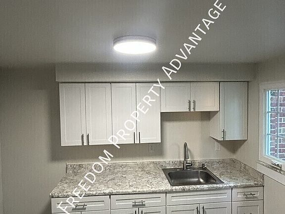 5th image of 3398 Columbia Dr