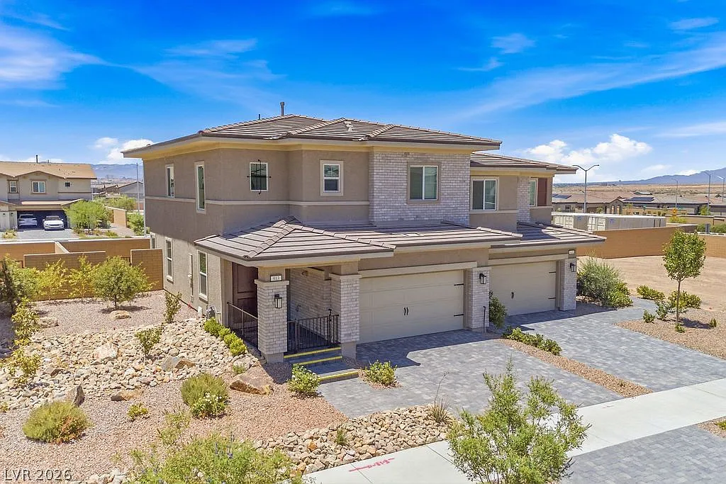 3 bed, 2.5 bath, 1705 sqft, $2,450 — Photo 1
