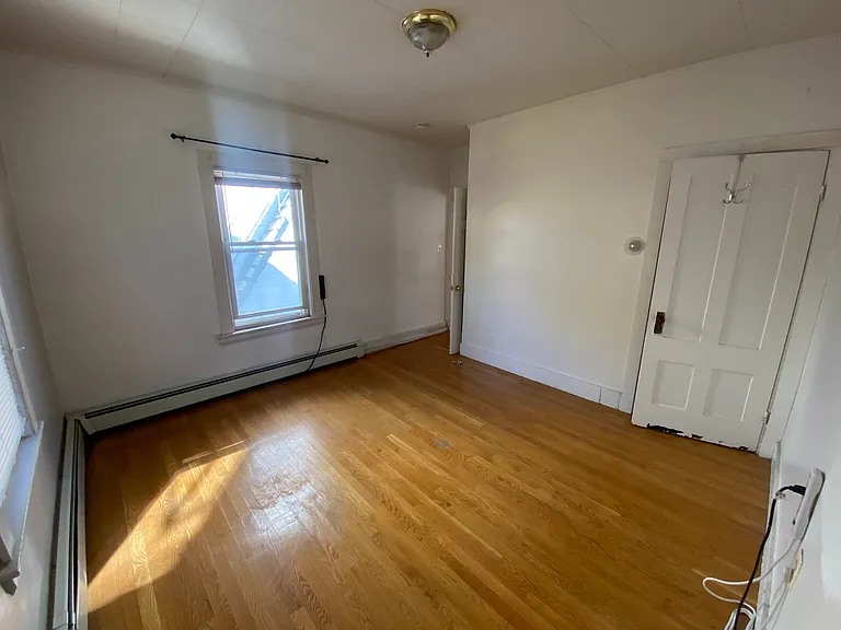 11 Snow St #2R — Photo 4