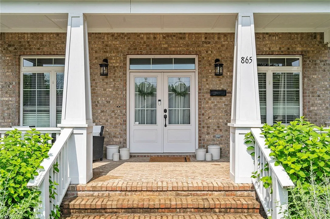 4 bed, 2.5 bath, 2364 sqft, $3,995 — Photo 2