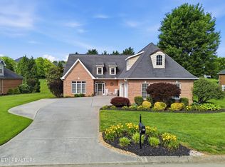 1733 Burnside Dr, Maryville, TN 37801