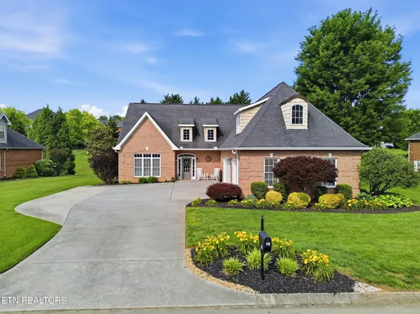 1733 Burnside Dr, Maryville, TN 37801