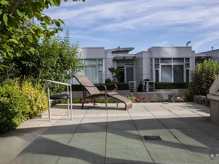 1111 Marinaside Cres #THN — Photo 27