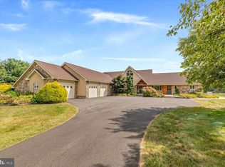 4 Hawkfield Rd, Kempton, PA 19529