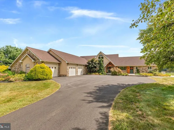 4 Hawkfield Rd, Kempton, PA 19529