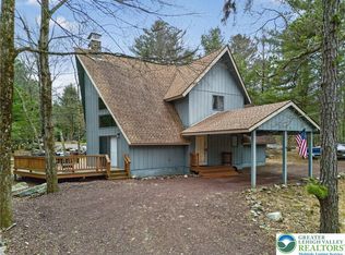 31 Boulder Rd, Lake Harmony, PA 18624