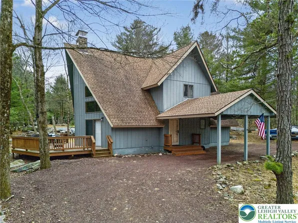 31 Boulder Rd, Lake Harmony, PA 18624