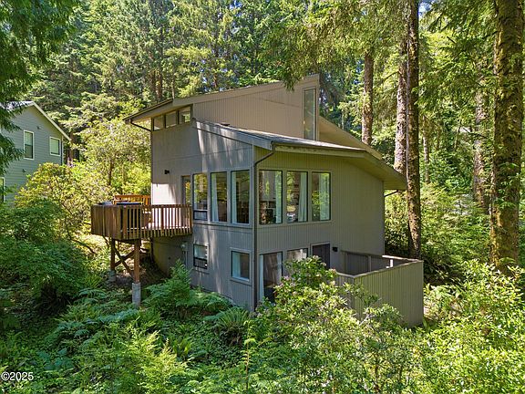 3rd image of 103 Salishan Dr