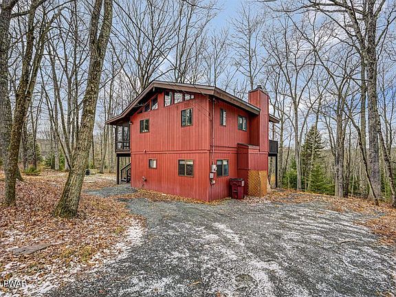 4th image of 312 Surrey Dr