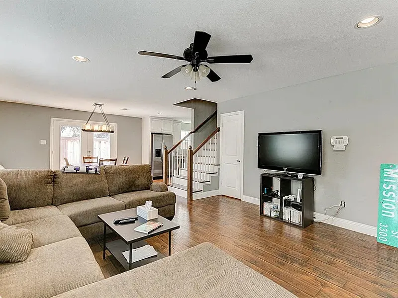 5 bed, 4.0 bath, 2000 sqft, $5,300 — Photo 4