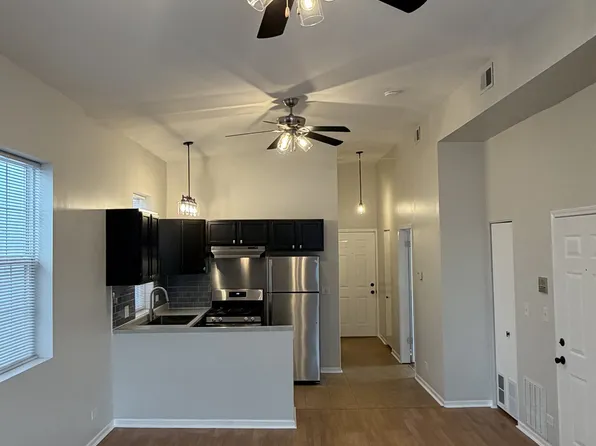 2328 W Belmont Ave APT 3, Chicago, IL 60618