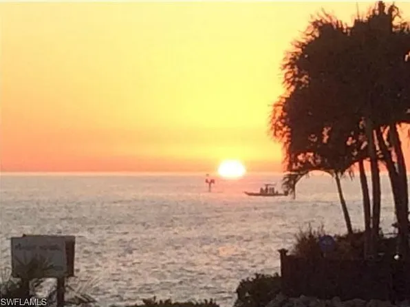 504 La Peninsula Blvd, Naples, FL 34113