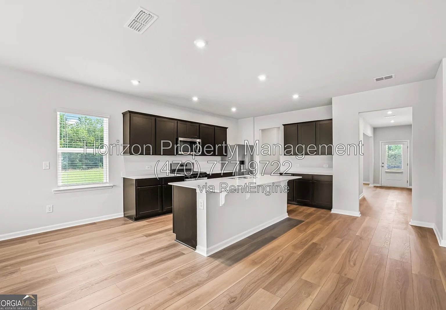 6 bed, 4.0 bath, 3922 sqft, $3,550 — Photo 3