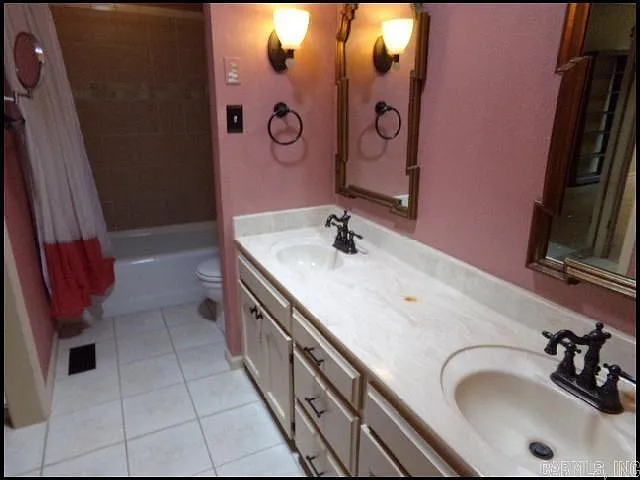 14 Woodlore Cir — Photo 13