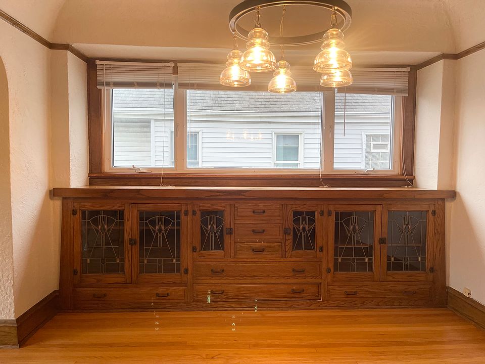 dining room w built in