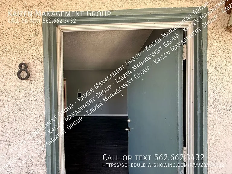 1090 Walnut Ave #8 — Photo 2