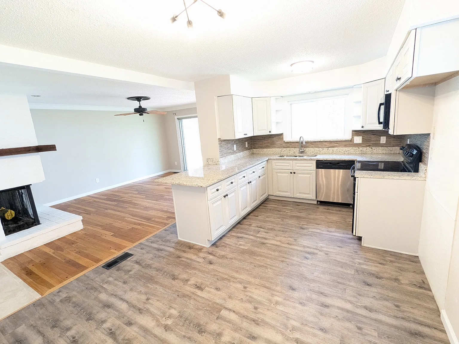 4 bed, 2750 sqft, $2,750 — Photo 2