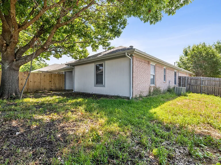 1502 Sharron Ct — Photo 41