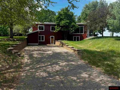 748 Valley View Dr, Saint Peter, MN, 56082