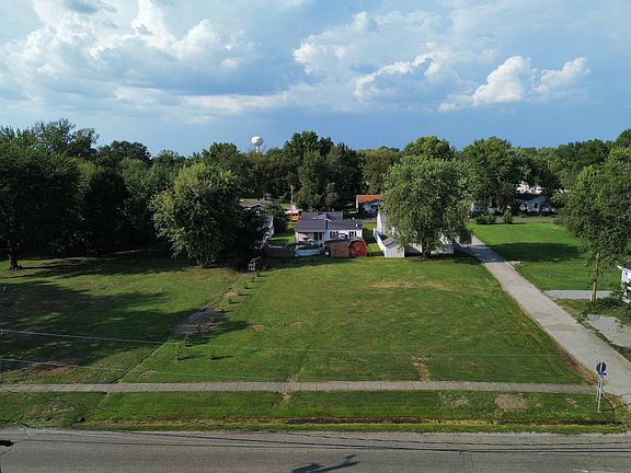 2nd image of 802 W 3rd St