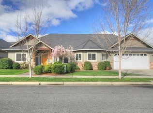 1398 SW David Dr, Grants Pass, OR 97527