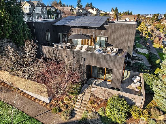 3rd image of 3057 36th Avenue SW