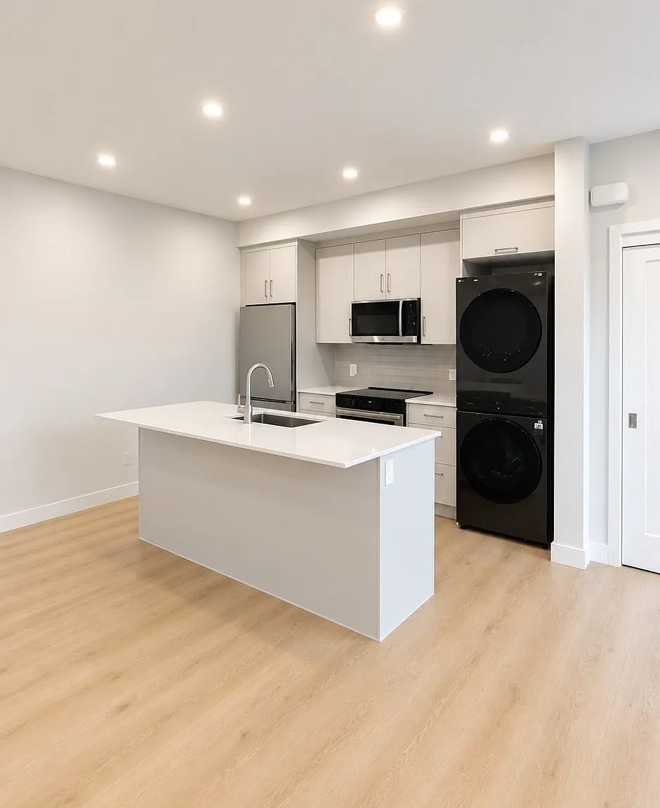 2 bed, $2,400 — Photo 4