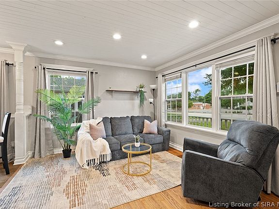5th image of 926 E 8th Street