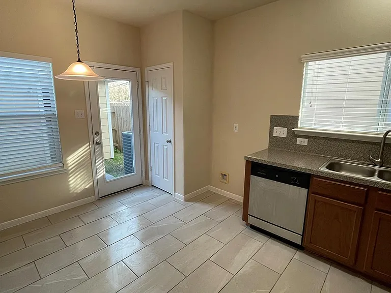 1755 Nichole Woods Dr — Photo 5